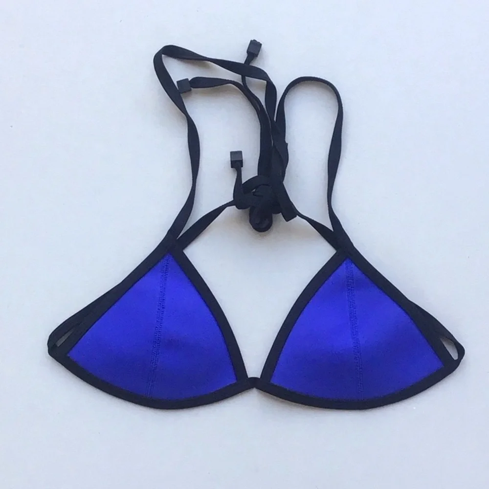 Triangl Chloe Blue and Black contrast Bikini top